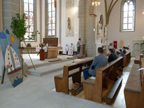 Familiengottesdienst mit den Kommunionkindern (Foto: Karl-Franz Thiede)